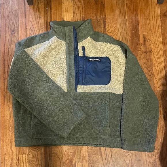 Columbia Sweaters - Columbia Olive and Beige Fleece Jacket